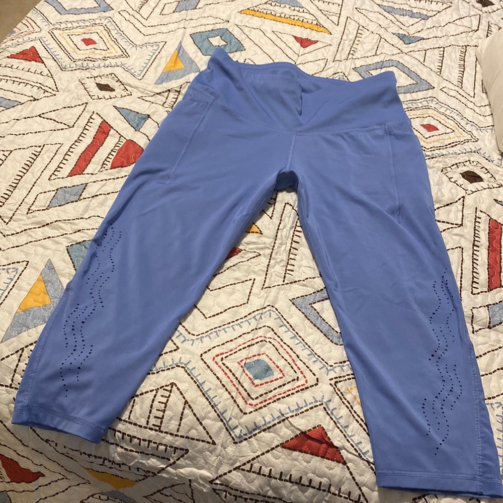 All In Motion Capri Leggings Size XXL. With Side Pockets. Periwinkle.